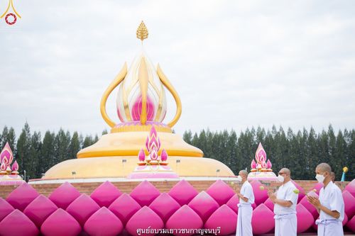 ภาพ No.40837:พิธีตัดปอยผม ปลงผม ขอขมารับผ้าไตรและพิธีบรรพชา ในโครงการอุปสมบท บูชาธรรมมหาปูชนียาจารย์ ประจำปี 2564 ชุดที่ 17