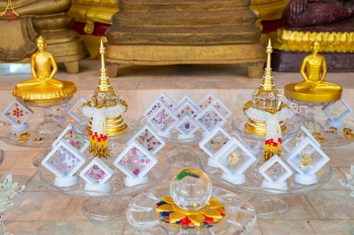 ภาพ No.43752:พิธีประดิษฐานพระบรมสารีริกธาตุเจดีย์พระพุทธเจ้า 28 พระองค์  ณ โบสถ์เรือหงษ์วัดพระธาตุแสนคำฟู 