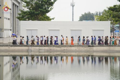 ประมวลภาพพิธีตักบาตรมิตรภาพไทย-เมียนมาร์ 105 รูป ณ วัดพระธรรมกาย