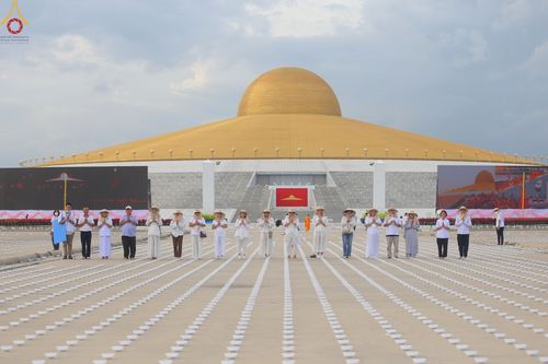 ภาพ No.49056:ประมวลภาพพิธีจุดประทีป  ในวันสมาธิโลก (วันเสาร์ที่ 6 สิงหาคม พ.ศ. 2565)