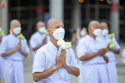 ภาพ No.50992:ประมวลภาพพิธีบรรพชาอุปสมบท โครงการบรรพชาอุปสมบทหมู่ รุ่นวันครูวิชชาธรรมกาย ปีพุทธศักราช 2565