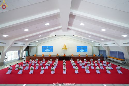 ภาพ No.39453:พิธีตัดปอยผม ปลงผม ขอขมารับผ้าไตรและพิธีบรรพชา ในโครงการอุปสมบท บูชาธรรมมหาปูชนียาจารย์ ประจำปี 2564  ชุดที่ 2