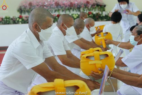 ภาพ No.42046:พิธีตัดปอยผม ปลงผม ขอขมารับผ้าไตรและพิธีบรรพชา ในโครงการอุปสมบท บูชาธรรมมหาปูชนียาจารย์ ประจำปี 2564 ชุดที่ 20