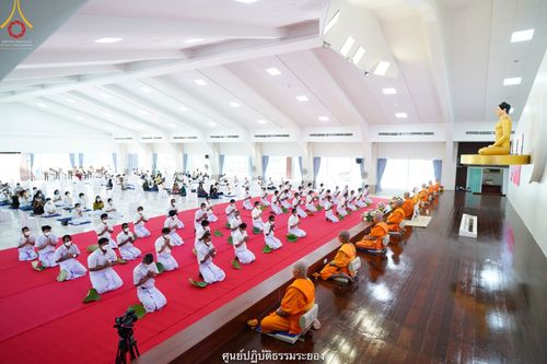 ภาพ No.39455:พิธีตัดปอยผม ปลงผม ขอขมารับผ้าไตรและพิธีบรรพชา ในโครงการอุปสมบท บูชาธรรมมหาปูชนียาจารย์ ประจำปี 2564  ชุดที่ 2