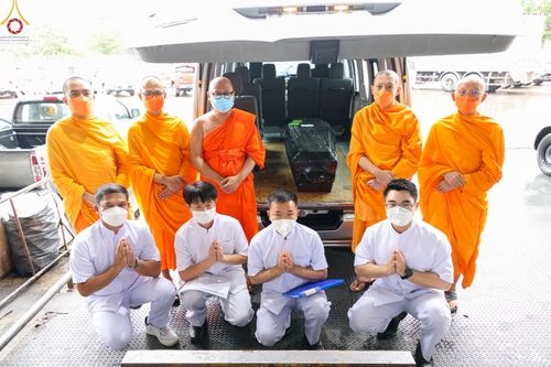 ภาพ No.48469:ประมวลภาพพิธีรับร่างนักสร้างบารมี พระเดชพระคุณพระสุธรรมญาณวิเทศ วิ. (สุธรรม สุธมฺโม)