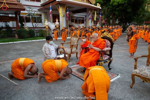 ภาพ No.39927:คณะพระภิกษุ - สามเณร วัดบ้านขุนกว่า ๓๐๐ รูป เดินธรรมยาตราฉลองแชมป์บาลี ๒๕๖๔