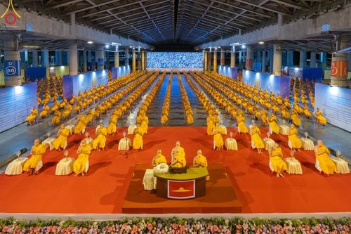 ประมวลภาพพิธีจุดประทีป และพิธีเจริญพุทธมนต์ ฉลองชัยสวดธรรมจักร 4,086,000,000 จบ เนื่องในวันมหาปูชนียาจารย์