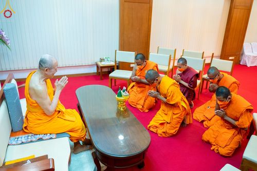 ภาพ No.49386:ประมวลภาพเจ้าคณะจังหวัดไพลินและคณะสงฆ์ ประเทศกัมพูชา เข้าเยี่ยมชมวัดพระธรรมกาย