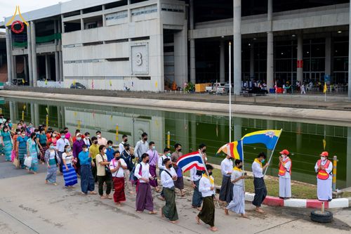 ภาพ No.52022:ประมวลภาพพิธีตักบาตรมิตรภาพไทย-เมียนมาร์ 105 รูป ณ วัดพระธรรมกาย