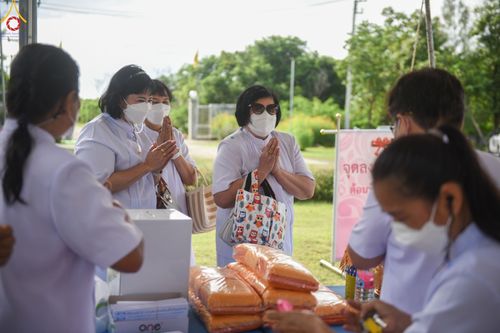 ภาพ No.51895:พิธีทอดผ้าป่าต่อเติมส่วนขยายหอฉันคุณยาย และเปิดป้ายคุณยายอาจารย์มหารัตนอุบาสิกาจันทร์ ขนนกยูง ณ ศูนย์ปฎิบัติธรรมสระบุรี