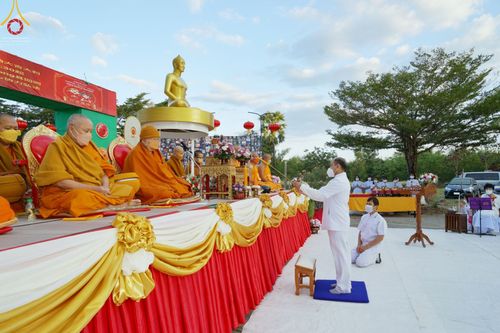  พิธีตักบาตรพระ 1,000 รูป ถวายเป็นพุทธบูชา ณ วัดห้วยตองสัก  จ.เชียงใหม่