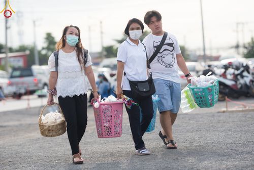 ประมวลภาพพิธีตักบาตรพระสงฆ์ 1,091 รูป เนื่องในวันแม่แห่งชาติ ณ ตลาดจัมโบ้ ชุดที่ 1