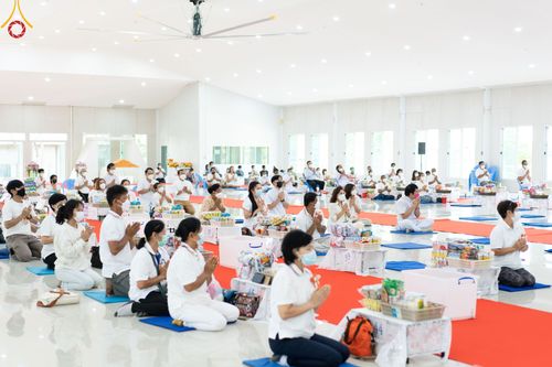 ภาพ No.45345:ประมวลภาพพิธีตักบาตรสามเณรใหม่ โครงการบรรพชาสามเณรฟื้นฟูพระพุทธศาสนาทั่วไทย ณ ศูนย์อบรมเยาวชนนครปฐม