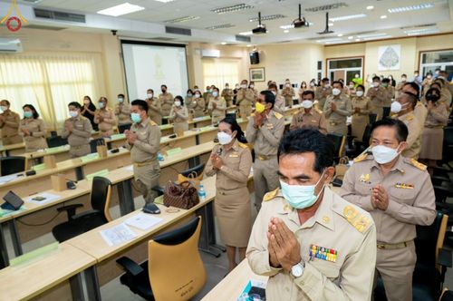ภาพ No.47412:ประมวลภาพวัดพระธรรมกาย มูลนิธิธรรมกาย และคณะศิษยานุศิษย์ฯ รับมอบโล่เกียรติคุณผู้สนับสนุนการขับเคลื่อน “โครงการ Drive thru เจอ แจก จบ เพื่อชาวปทุมฯ”