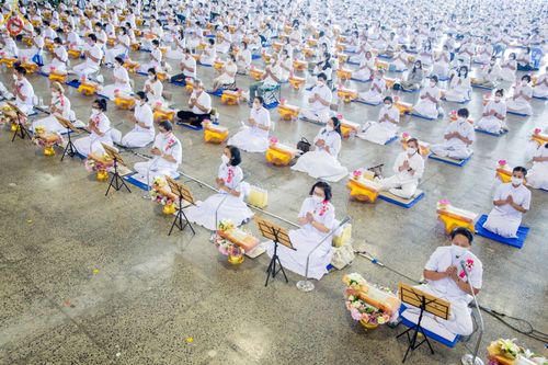 ภาพ No.51929:ประมวลภาพพิธีกฐินสัมฤทธิ์ ปีที่ 15 และกฐินสมทบ วัดกัลยาณมิตรทั้งภายในและต่างประเทศ ปีที่ 5