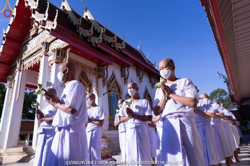 ภาพ No.40414:พิธีตัดปอยผม ปลงผม ขอขมารับผ้าไตรและพิธีบรรพชา ในโครงการอุปสมบท บูชาธรรมมหาปูชนียาจารย์ ประจำปี 2564 ชุดที่ 13