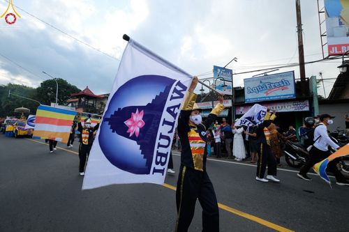 ภาพ No.46355:ประมวลภาพขบวนรถบุปผชาติ อัญเชิญน้ำและไฟศักดิ์สิทธิ์ ณ ประเทศอินโดนีเซีย