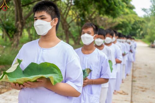 ภาพ No.43877:ประมวลภาพพิธีปลงผมธรรมทายาท โครงการบรรพชาสามเณรฟื้นฟูพระพุทธศาสนาทั่วไทย ณ ศูนย์อบรมเยาวชนนครปฐม