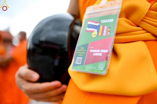 ภาพ No.46067:ประมวลภาพพิธีตักบาตรคณะสงฆ์เถรวาทนานาชาติ 500 รูป ณ วัดบาหว่าง จังหวัดกวางนิญ ประเทศเวียดนาม