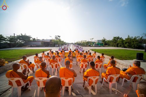 ภาพ No.45940:ประมวลภาพพิธีตักบาตร โครงการบรรพชาสามเณรฟื้นฟูพระพุทธศาสนาทั่วไทย ณ ศูนย์ปฏิบัติธรรมสมุทรปราการบางบ่อ 