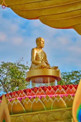 ภาพ No.43201:พิธีอัญเชิญมยุรนาวากาศ บูชาธรรมมหาปูชนียาจารย์ วันพฤหัสบดีที่ 3 กุมภาพันธ์ พ.ศ. 2565