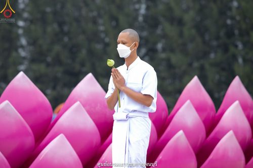 พิธีตัดปอยผม ปลงผม ขอขมารับผ้าไตรและพิธีบรรพชา ในโครงการอุปสมบท บูชาธรรมมหาปูชนียาจารย์ ประจำปี 2564 ชุดที่ 17