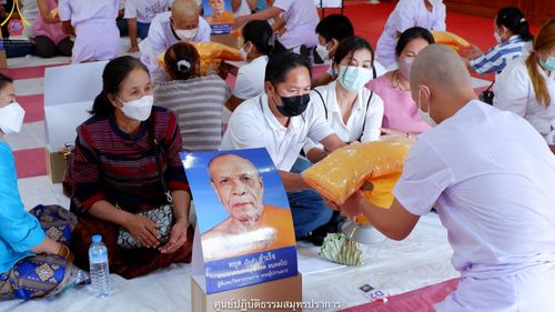 ภาพ No.39550:พิธีตัดปอยผม ปลงผม ขอขมารับผ้าไตรและพิธีบรรพชา ในโครงการอุปสมบท บูชาธรรมมหาปูชนียาจารย์ ประจำปี 2564 ชุดที่ 3