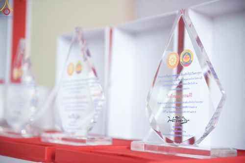 ภาพ No.43708:ประมวลภาพพิธีมอบโล่และใบประกาศเกียรติคุณ โครงการเจริญพุทธมนต์ บทธัมมจักกัปปวัตตนสูตร โรงเรียนที่มีผลการดำเนินกิจกรรมดีเด่น จังหวัดสระบุรี