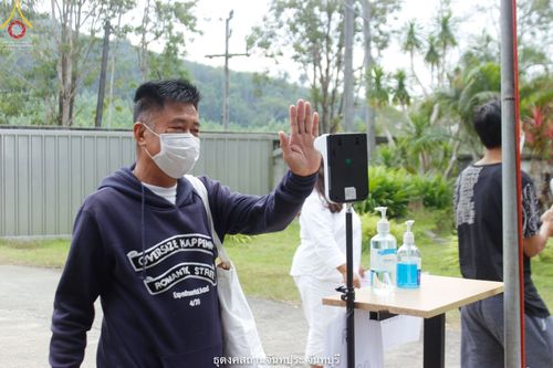 ภาพ No.39274:พิธีตัดปอยผมและปลงผมในโครงการอุปสมบท บูชาธรรมมหาปูชนียาจารย์ ประจำปี 2564 ชุดที่ 1