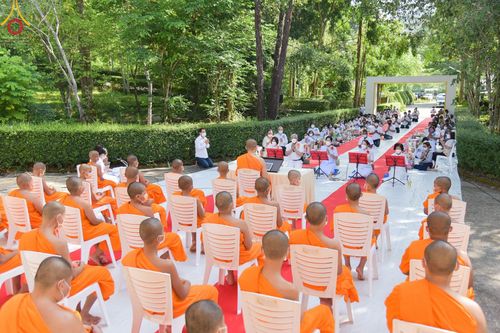 ภาพ No.45984:ประมวลภาพพิธีตักบาตร โครงการบรรพชาสามเณรฟื้นฟูพระพุทธศาสนาทั่วไทย ณ ณ ธุดงคสถานจันทปุระ