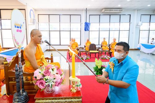 ภาพ No.53219:ประมวลภาพพิธีทำบุญ และฟังเทศน์ บทพระธรรมเทศนาเฉลิมพระธรรมบารมีใน “อุภินนมัตถจรกถา” เนื่องในโอกาสมหามงคลเฉลิมพระชนมพรรษา 90 พรรษา สมเด็จพระนางเจ้าสิริกิติ์ พระบรมราชินีนาถ พระบรมราชชนนีพันปีหลวง