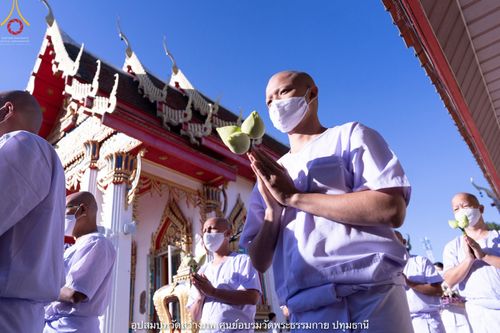 ภาพ No.40413:พิธีตัดปอยผม ปลงผม ขอขมารับผ้าไตรและพิธีบรรพชา ในโครงการอุปสมบท บูชาธรรมมหาปูชนียาจารย์ ประจำปี 2564 ชุดที่ 13