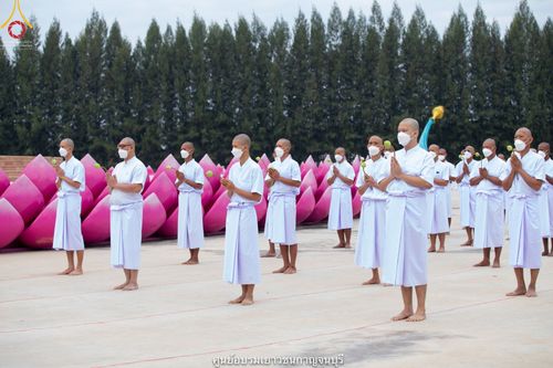 ภาพ No.40841:พิธีตัดปอยผม ปลงผม ขอขมารับผ้าไตรและพิธีบรรพชา ในโครงการอุปสมบท บูชาธรรมมหาปูชนียาจารย์ ประจำปี 2564 ชุดที่ 17