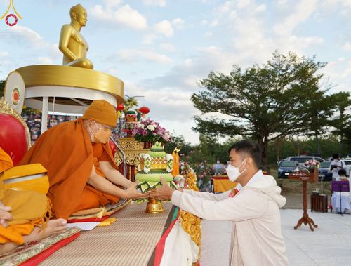 ภาพ No.43389: พิธีตักบาตรพระ 1,000 รูป ถวายเป็นพุทธบูชา ณ วัดห้วยตองสัก  จ.เชียงใหม่