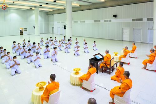 ภาพ No.47435:ประมวลภาพพิธีตัดปอยผม โครงการบรรพชาอุปสมบทหมู่ รุ่นเข้าพรรษา 2565