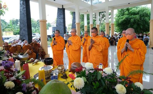 ภาพ No.46226:ประมวลภาพพิธีอัญเชิญไฟศักดิ์สิทธิ์ จากวัดเมินดุต ไปยังพระมหาเจดีย์บรมพุทโธ