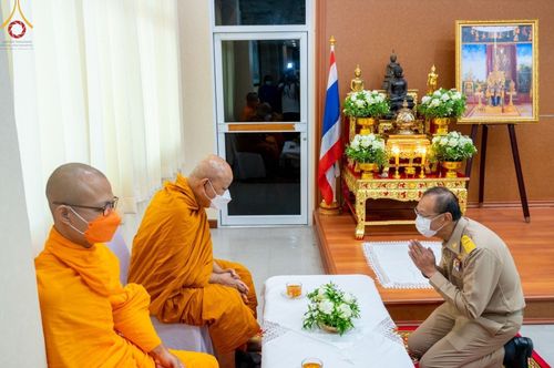 ภาพ No.47409:ประมวลภาพวัดพระธรรมกาย มูลนิธิธรรมกาย และคณะศิษยานุศิษย์ฯ รับมอบโล่เกียรติคุณผู้สนับสนุนการขับเคลื่อน “โครงการ Drive thru เจอ แจก จบ เพื่อชาวปทุมฯ”