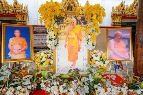 ภาพ No.40619:วัดพระธรรมกาย เป็นเจ้าภาพพิธีบำเพ็ญกุศลสวดพระอภิธรรมอุทิศถวายพระเดชพระคุณ พระวิสุทธิวงศาจารย์