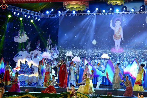 ภาพ No.46192:ประมวลภาพกิจกรรมเฉลิมฉลองวันวิสาขบูชานานาชาติ ณ วัดบ่าหว่าง ประเทศเวียดนาม