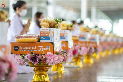 ภาพ No.48166:ประมวลภาพพิธีถวายผ้าอาบน้ำฝน และประทีปโคมไฟ เนื่องในวันอาสาฬหบูชา ประจำปี 2565