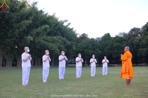 ภาพ No.40659:พิธีตัดปอยผม ปลงผม ขอขมารับผ้าไตรและพิธีบรรพชา ในโครงการอุปสมบท บูชาธรรมมหาปูชนียาจารย์ ประจำปี 2564 ชุดที่ 15