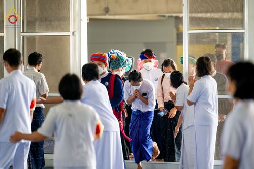 ภาพ No.52021:ประมวลภาพพิธีตักบาตรมิตรภาพไทย-เมียนมาร์ 105 รูป ณ วัดพระธรรมกาย
