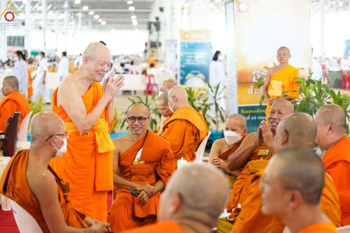 ภาพ No.85098:บรรยากาศการต้อนรับพระสังฆาธิการทั่วประเทศ และพิธีบูชาข้าวพระในวันสมาธิโลก วันอาทิตย์ต้นเดือนที่ 6 สิงหาคม พ.ศ. 2566 ณ สภาธรรมกายสากล วัดพระธรรมกาย