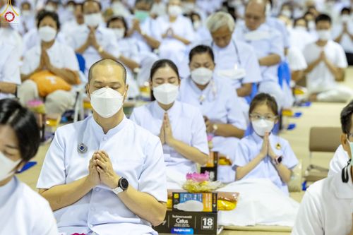 ภาพ No.84487:พิธีถวายผ้าอาบน้ำฝนและประทีปโคมไฟ ในวันอาสาฬหบูชา ณ ห้องแก้วสารพัดนึก 1 วัดพระธรรมกาย วันอังคารที่ 1 สิงหาคม พ.ศ. 2566