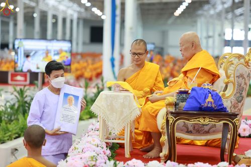 ภาพ No.85226:พิธีมุทิตาสักการะพระภิกษุ ผู้สอบได้เปรียญธรรม ๙ ประโยคระดับโลก, พิธีมอบโล่เกียรติยศและทุนการศึกษา สำนักเรียนบาลีดีเด่นทั่วประเทศ ในวันสมาธิโลก อาทิตย์ที่ 6 สิงหาคม พ.ศ. 2566 ณ สภาธรรมกายสากล วัดพระธรรมกาย