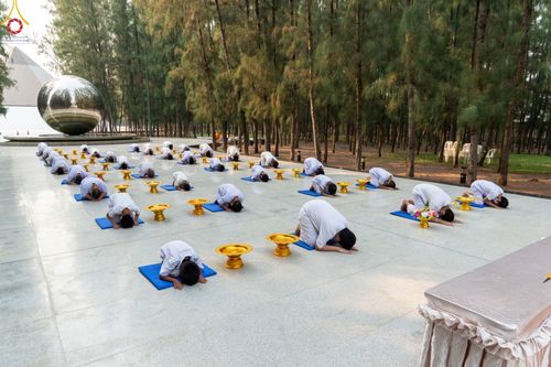 ภาพ No.44530:ประมวลภาพพิธีปลงผม โครงการบรรพชาสามเณรฟื้นฟูพระพุทธศาสนาทั่วไทย ณ อนุสรณ์สถานมหาวิหารพระมงคลเทพมุนี