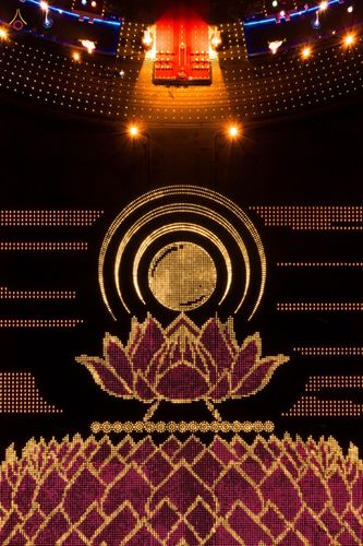 ภาพ No.38698:พิธีจุดประทีปถวายเป็นพุทธบูชา และพิธีลอยกระทงธรรม เนื่องในวันลอยกระทง ณ วัดพระธรรมกาย