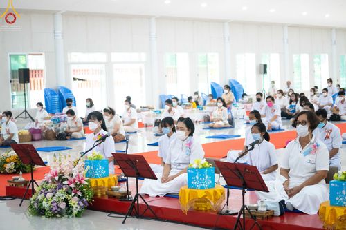 ภาพ No.45348:ประมวลภาพพิธีตักบาตรสามเณรใหม่ โครงการบรรพชาสามเณรฟื้นฟูพระพุทธศาสนาทั่วไทย ณ ศูนย์อบรมเยาวชนนครปฐม