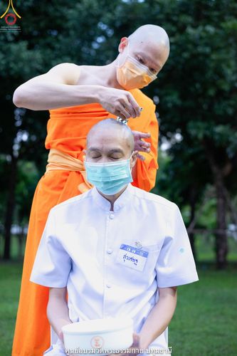 ภาพ No.39994:พิธีตัดปอยผม ปลงผม ขอขมารับผ้าไตรและพิธีบรรพชา ในโครงการอุปสมบท บูชาธรรมมหาปูชนียาจารย์ ประจำปี 2564 ชุดที่ 8
