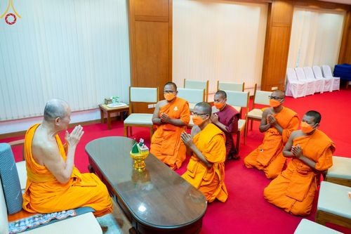 ภาพ No.49396:ประมวลภาพเจ้าคณะจังหวัดไพลินและคณะสงฆ์ ประเทศกัมพูชา เข้าเยี่ยมชมวัดพระธรรมกาย